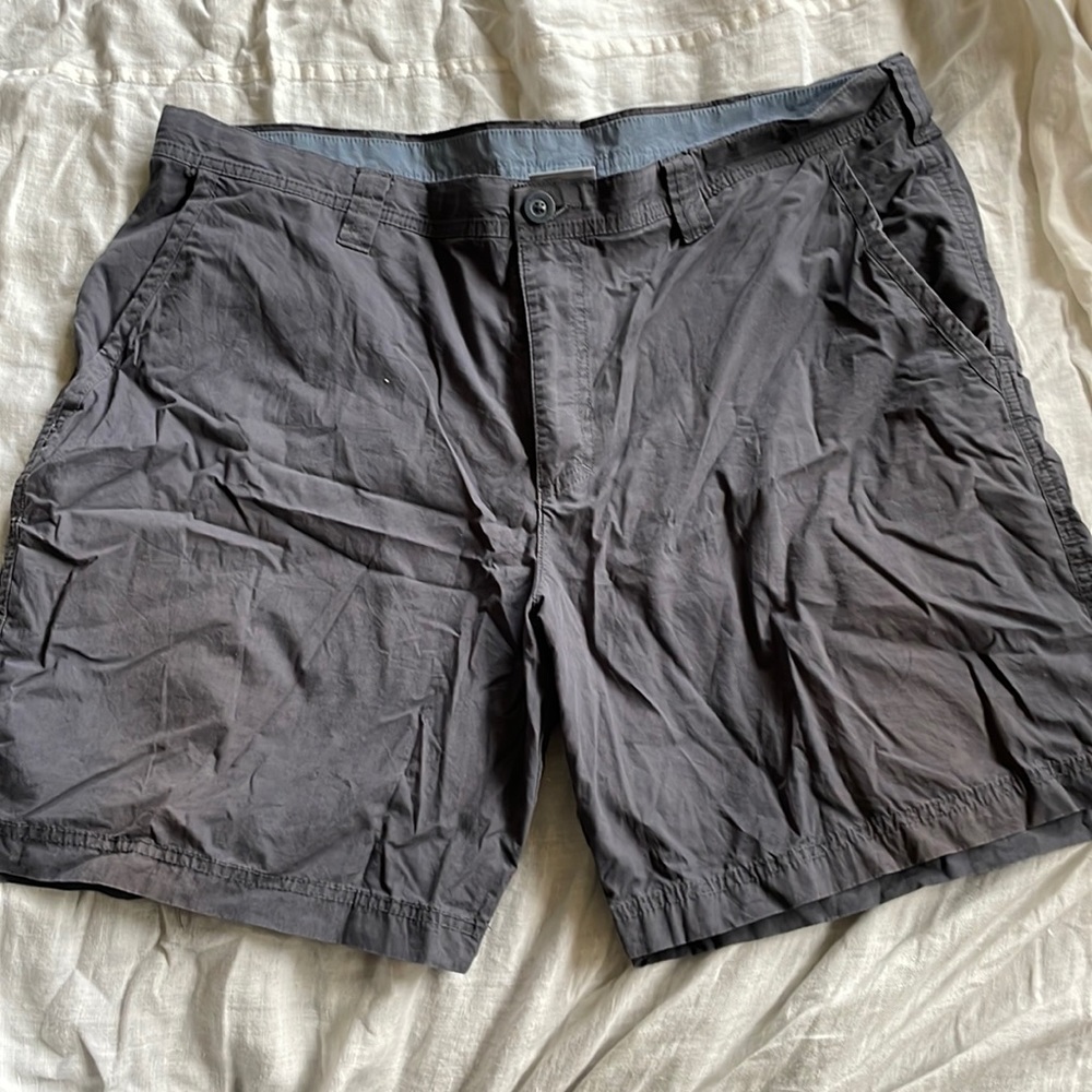 Men’s Columbia grey shorts. Excellent condition. Size 38.